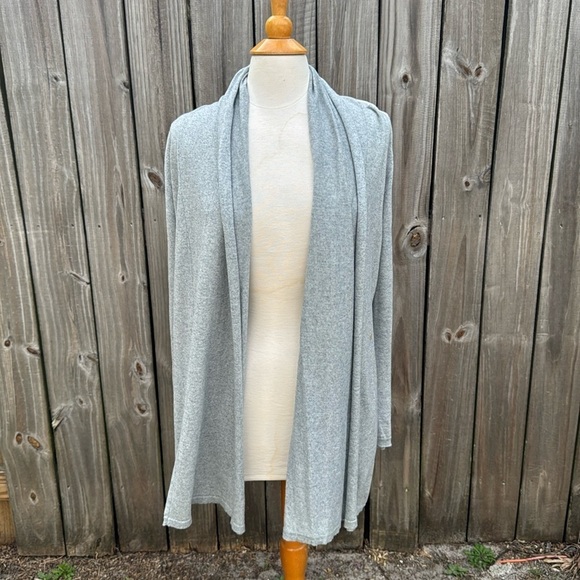 Armani Collezioni Sweaters - Armani Collezioni gray and white sweater, size 8